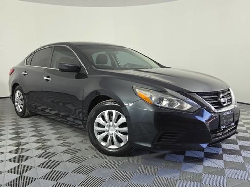 Used 2017 Nissan Altima 2.5 S w/ Power Driver Seat Package FWD image 1