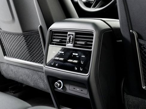 Certified 2025 Porsche Cayenne image 24