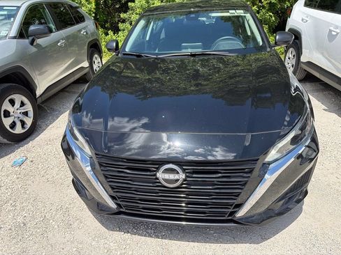 Used 2025 Nissan Altima 2.5 SV FWD image 6