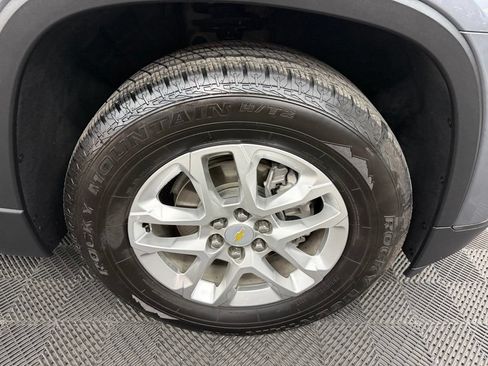 Used 2021 Chevrolet Traverse LT FWD image 18