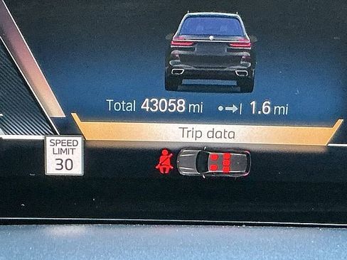 Used 2023 BMW X7 xDrive40i w/ M Sport Package image 34