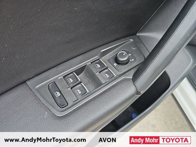 Used 2019 Volkswagen Tiguan SE FWD image 12