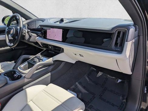 Used 2024 Porsche Cayenne AWD/4WD image 22