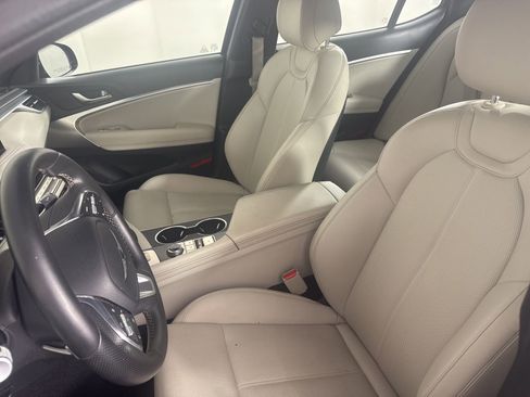 Used 2025 Genesis G70 2.5T RWD image 8
