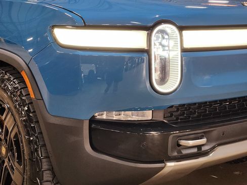Used 2023 Rivian R1S Adventure AWD/4WD image 11