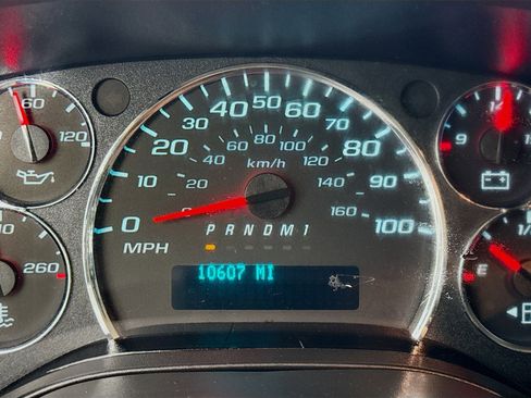 Used 2024 Chevrolet Express 2500 w/ Driver Convenience Package image 12