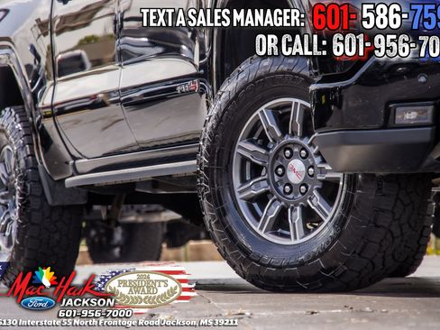 Used 2024 GMC Sierra 1500 AT4 w/ AT4 Premium Package AWD/4WD image 2
