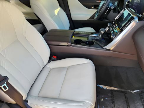 Used 2024 Lexus LX 600 4WD w/ Appearance Package image 65