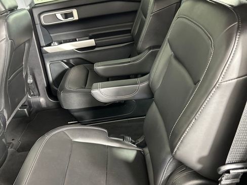 Used 2022 Ford Explorer XLT w/ Equipment Group 202A AWD/4WD image 17