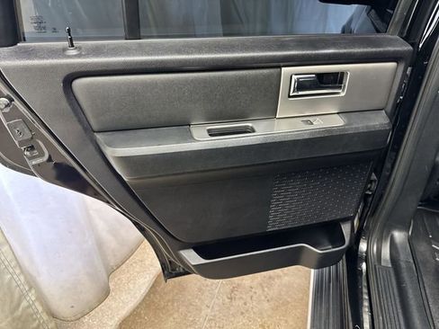 Used 2017 Ford Expedition XLT w/ Equipment Group 202A AWD/4WD image 23