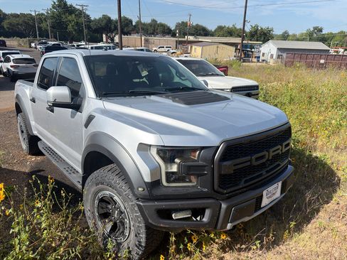 Used 2018 Ford F150 Raptor w/ Equipment Group 802A Luxury AWD/4WD image 2