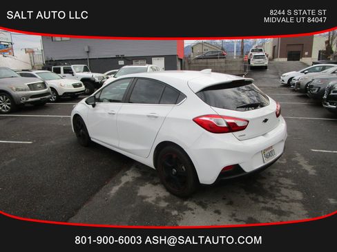 Used 2018 Chevrolet Cruze LT w/ Convenience Package image 5