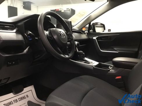 Used 2019 Toyota RAV4 LE image 23