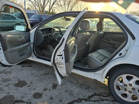 Used 2000 Toyota Solara SE image 8