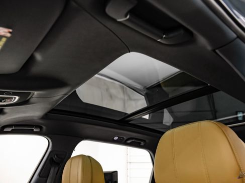 Used 2023 Bentley Bentayga Extended Wheelbase AWD/4WD image 36