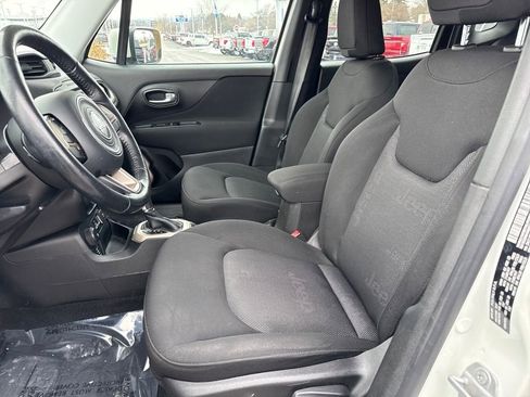 Used 2017 Jeep Renegade Latitude w/ Cold Weather Group image 14