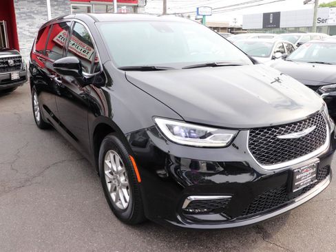 Used 2025 Chrysler Pacifica Select FWD image 7
