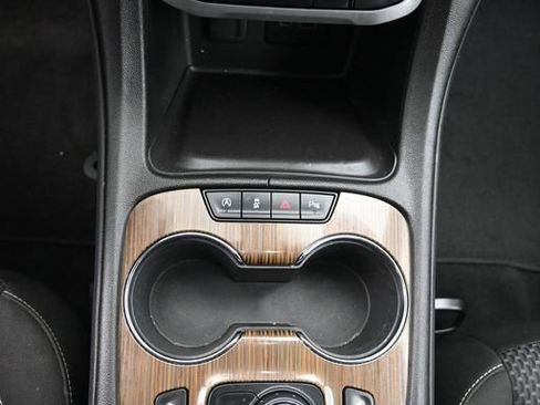 Used 2023 GMC Acadia SLE w/ Driver Convenience Package image 18