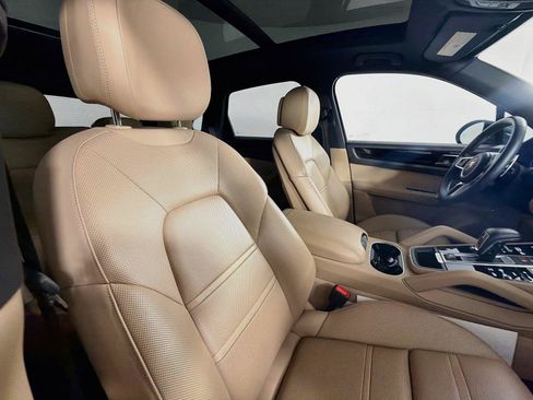 Certified 2023 Porsche Cayenne AWD/4WD image 28