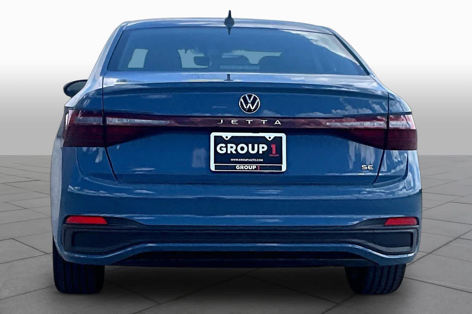 New 2027 Volkswagen Jetta SE FWD image 4