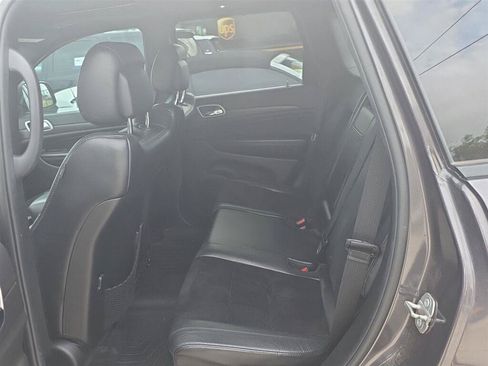 Used 2018 Jeep Grand Cherokee Altitude RWD image 11