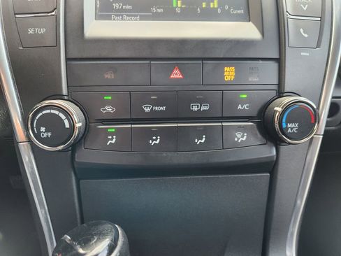 Used 2016 Toyota Camry SE image 18