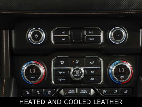 Used 2024 GMC Yukon XL AT4 w/ Technology Package AWD/4WD image 21