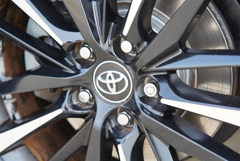 Used 2019 Toyota Camry XSE w/ Navigation Package FWD image 16
