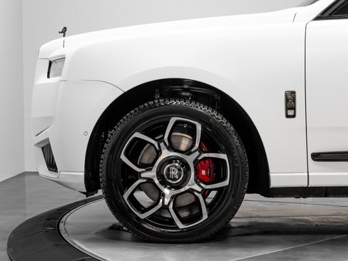 Used 2021 Rolls-Royce Cullinan Black Badge image 47