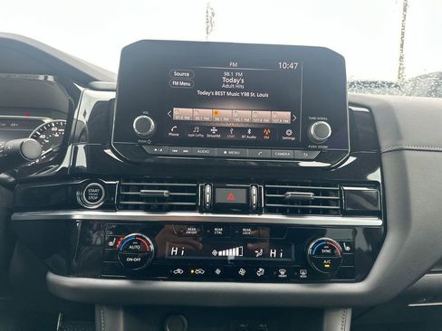 Used 2024 Nissan Pathfinder SV image 47