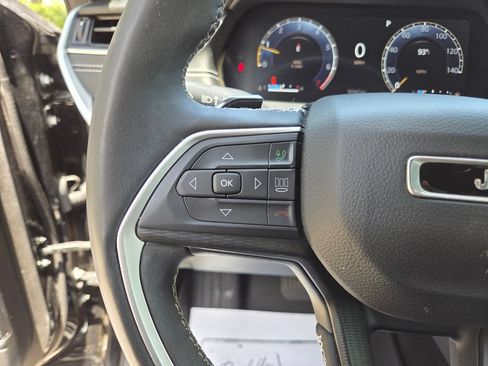 Used 2024 Jeep Grand Cherokee L Altitude RWD image 35