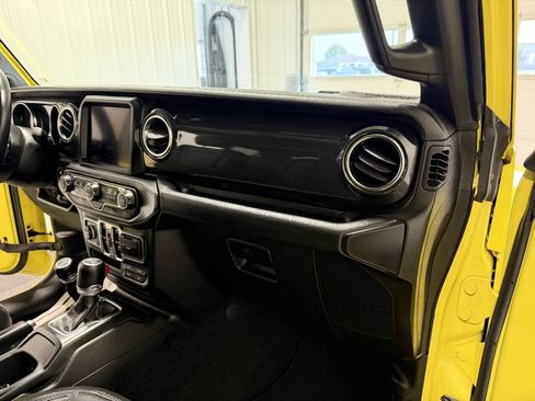 Used 2023 Jeep Wrangler Unlimited Sahara AWD/4WD image 19