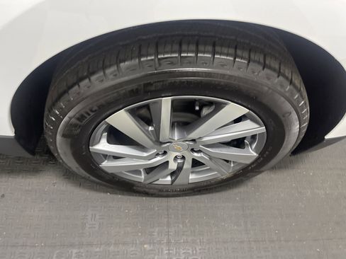 Used 2024 Chevrolet Equinox Premier image 27