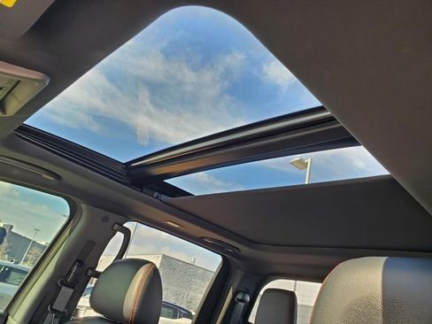 Used 2023 Nissan Titan PRO-4X w/ Pro-4x Convenience Package image 14