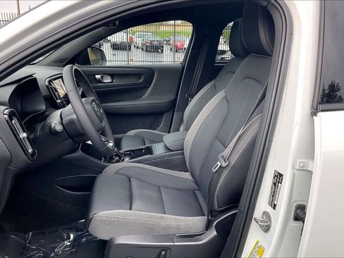 Used 2023 Volvo C40 Recharge Core w/ Climate Package image 28