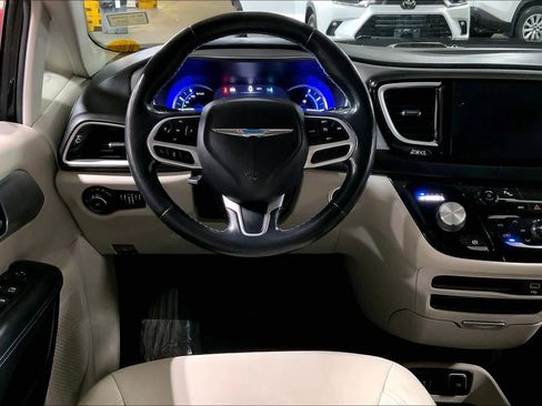 Used 2019 Chrysler Pacifica Touring Plus w/ Cold Weather Group image 5