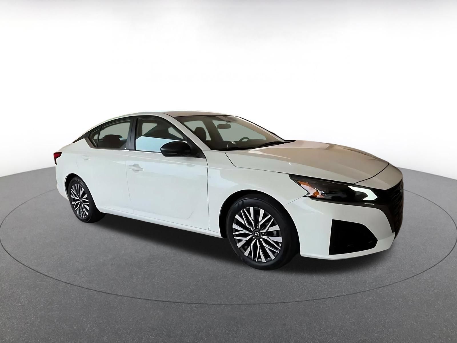 Used 2026 Nissan Altima 2.5 SV FWD image 2