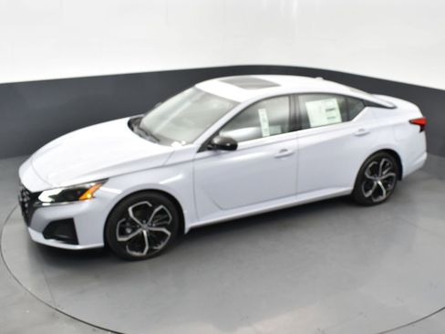 New 2025 Nissan Altima 2.5 SR image 46