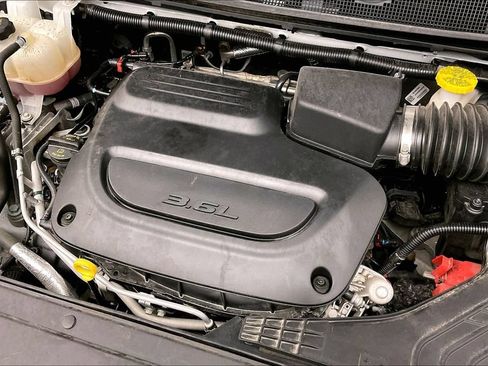 Used 2023 Chrysler Pacifica Limited FWD image 39