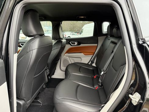 Used 2024 Jeep Compass Limited image 27