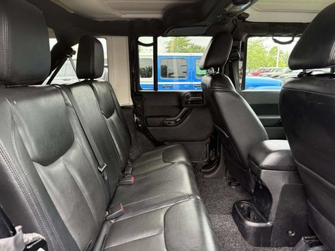 Used 2015 Jeep Wrangler Unlimited Sahara AWD/4WD image 16