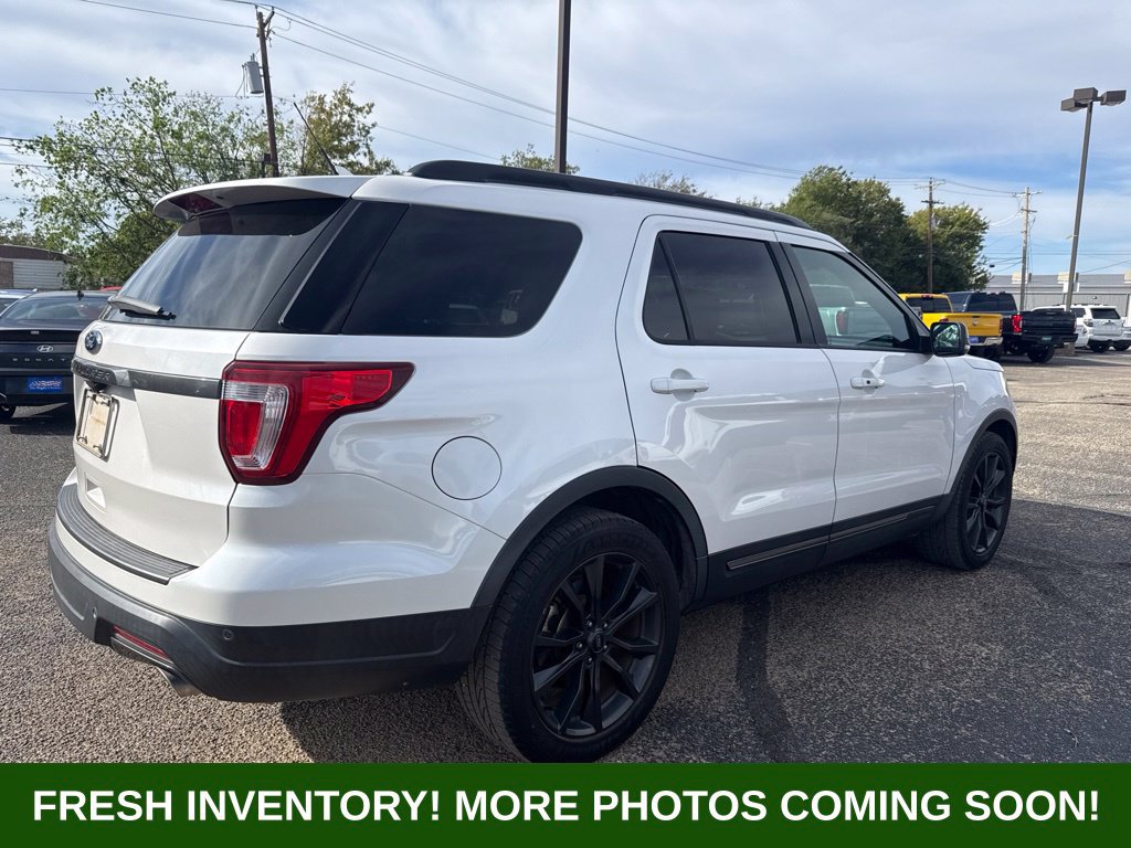 Used 2018 Ford Explorer XLT w/ Equipment Group 202A FWD image 2