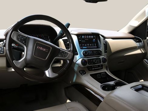 Used 2019 GMC Yukon XL SLT w/ Open Road Package AWD/4WD image 15