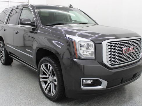 Used 2017 GMC Yukon Denali w/ Open Road Package AWD/4WD image 4