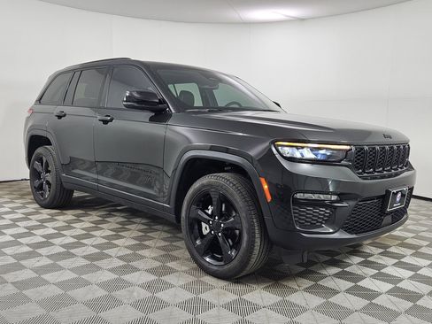 Used 2024 Jeep Grand Cherokee Limited w/ Black Appearance Package AWD/4WD image 1