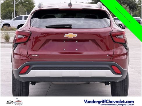 Certified 2025 Chevrolet Trax LT FWD image 5
