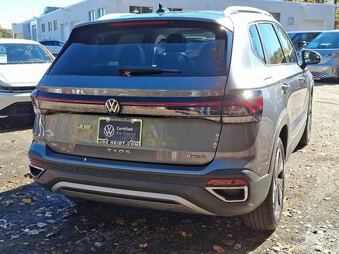 Certified 2025 Volkswagen Taos SE w/ Panoramic Sunroof Package image 10
