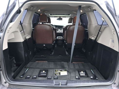 Used 2018 Toyota Sienna Limited image 60