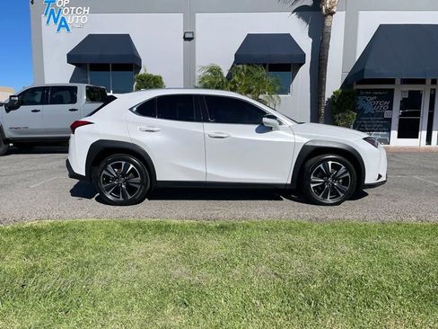 Used 2021 Lexus UX 200 w/ Accessory Package (Z2) image 4