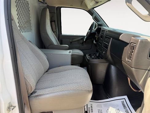 Used 2017 Chevrolet Express 2500 Extended RWD image 17